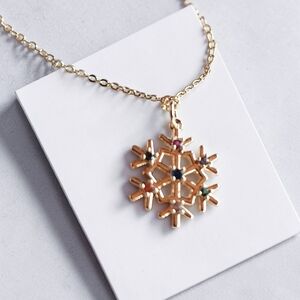 ❗️5/$25❗️Elegant Silver Colorful Snowflake Pendant Necklace